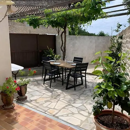 Holiday home La Jas, Demeure Climatisee Au Charme Gardois. *